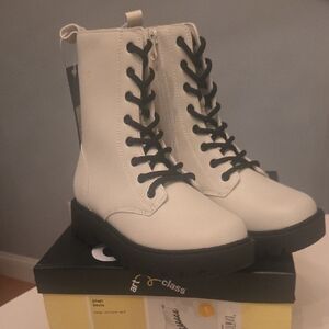 Art Class White and Black Kids Boots NEW